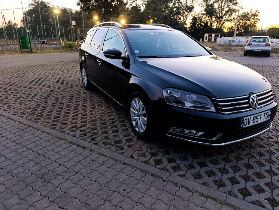 VOLKSWAGEN Passat