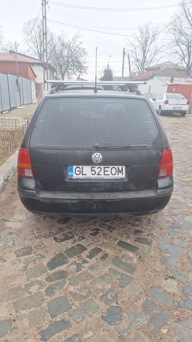 Vând golf Volkswagen benzina ,16,în stare bună distribuția schimbata