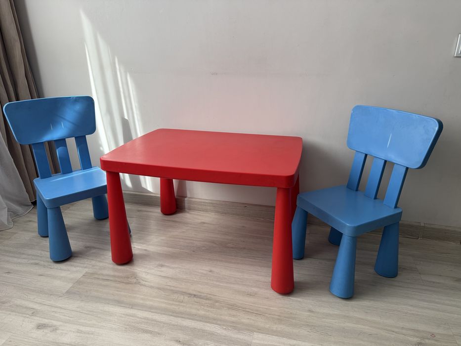 Детский стол и 2 стульчика IKEA