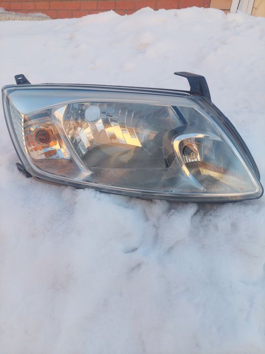 Продам передний фары на гранту