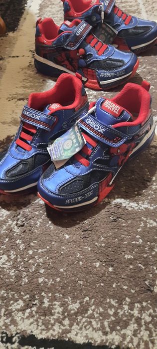 Продавам чисто нови маратонки спайдер мен геокс