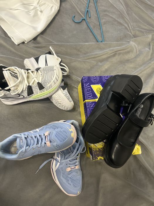 Продам туфли и кроссовки