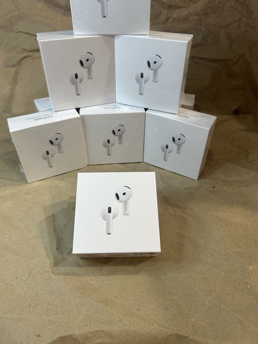 AirPods 4.