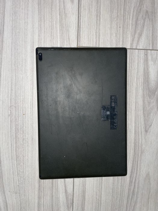 Vand tableta lenovo pentru piese defecta