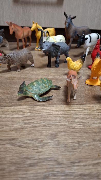 Игрушки животные дикие и домашние.