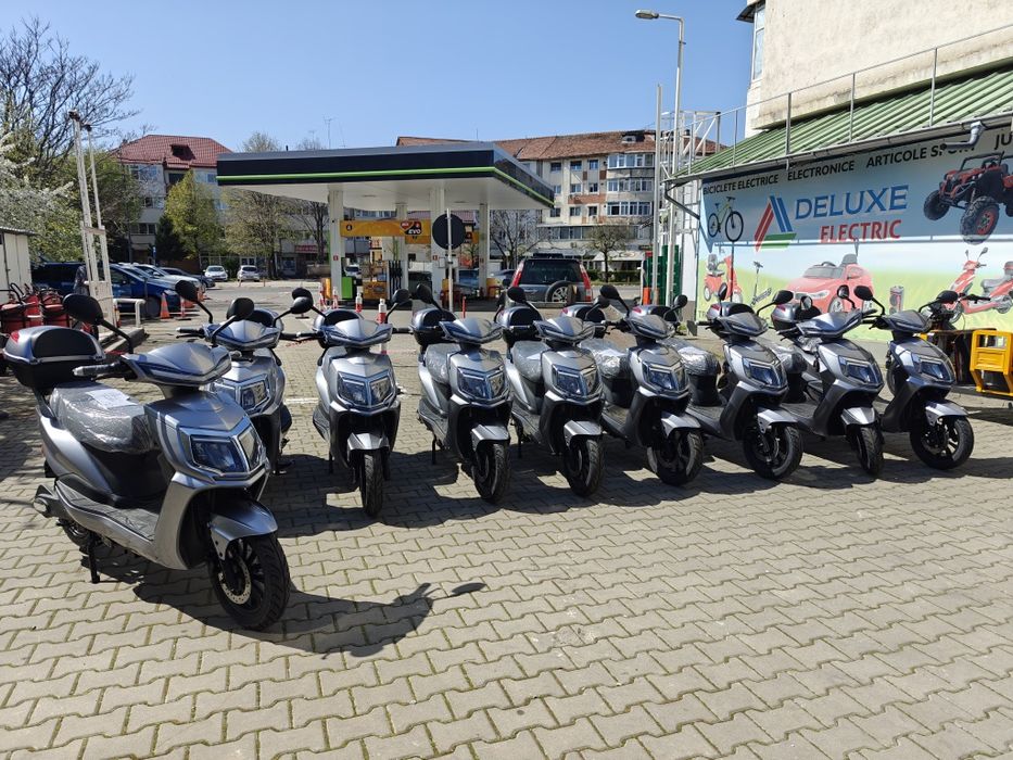 Scuter Electric Fara Permis cu Autonomie 130km, Garantie 24 luni, 72V- 32 Amperi