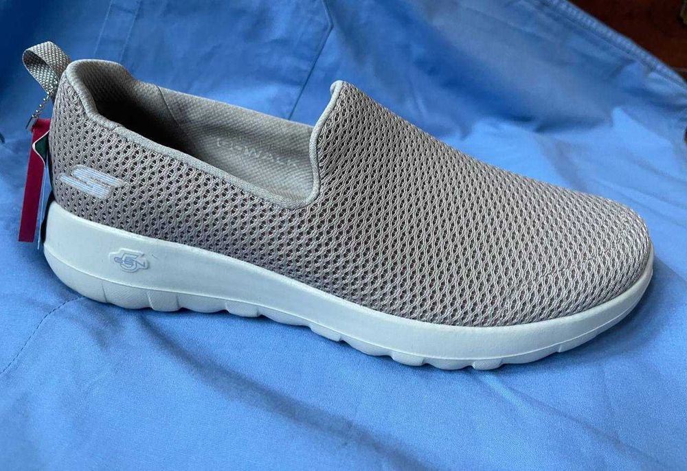 Продается обувь/кросовки Sketchers