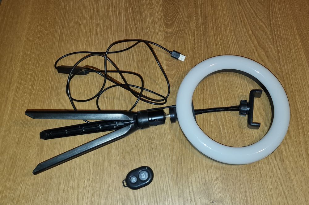 NOU Lampa circulara LED ring light cu suport telefon