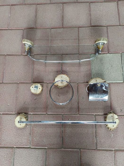 Accesorii baie negre și arginti