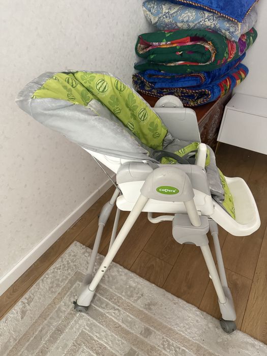 Детский столик в хорошом состоянии.