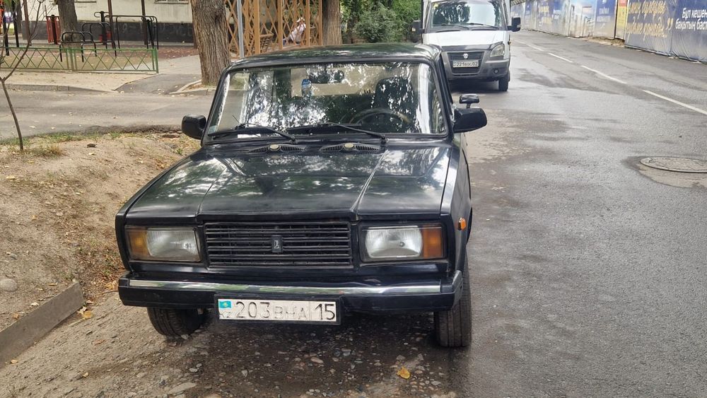 Авто на ходу машина в среднем сост. вложениия по кузову на фото видно.