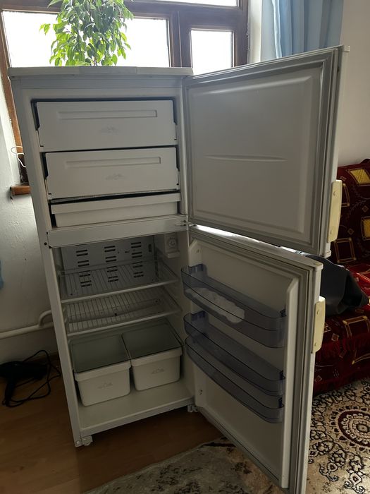 Холодильник в хорошом состояний