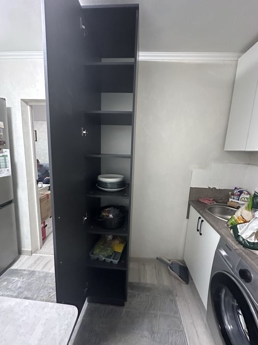 Продам шкаф высокий