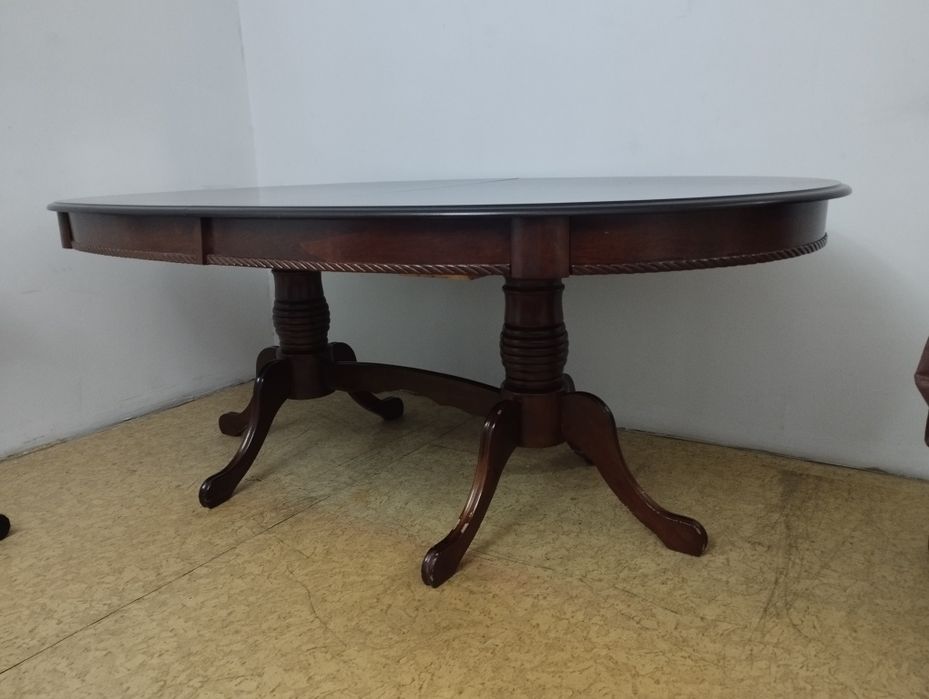 Продам стол Гостивой