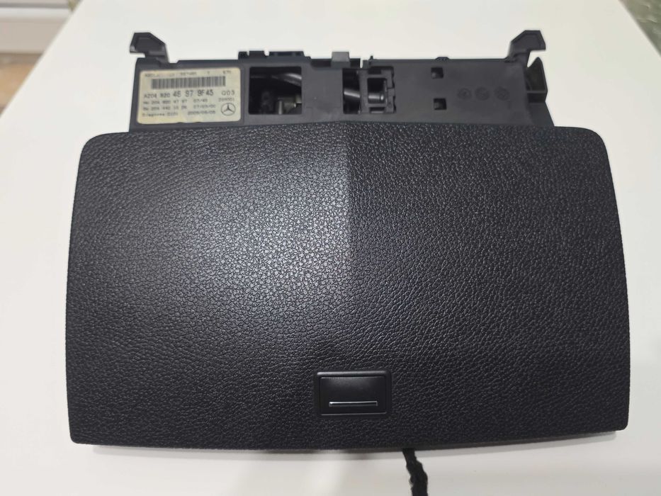 Vând display navigatie Mercedes w204 , cel care se ridică din bord neg