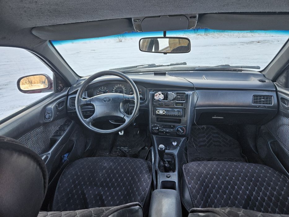 Продам таёту карина е