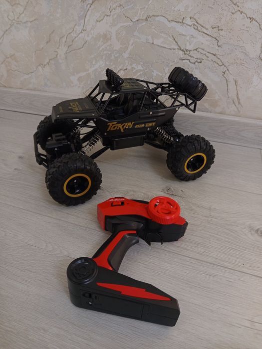 Игрушечная машинка