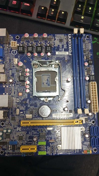 Материнская плата H61