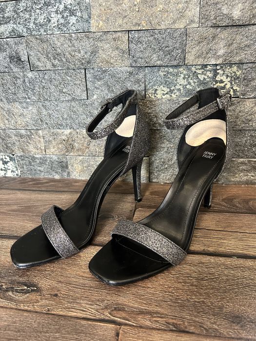 Елегантни сандали размер 40