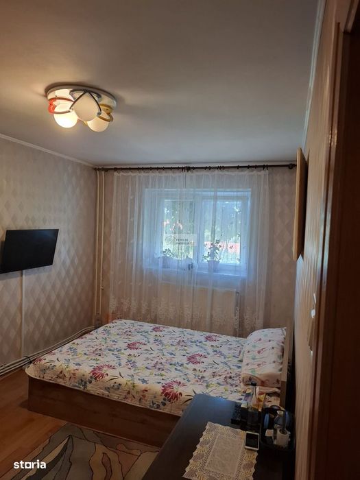 Apartament de 4 camere+ 1 /etaj 2/125mp /Independentei/Focsani/Finante