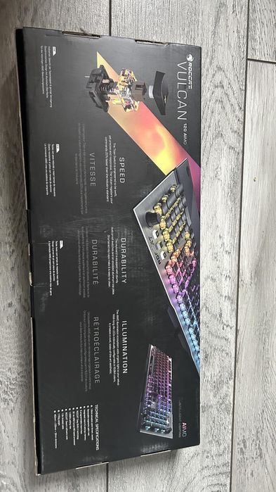 Roccat Vulcan 120 AIMO RGB механична клавиатура-Нова
