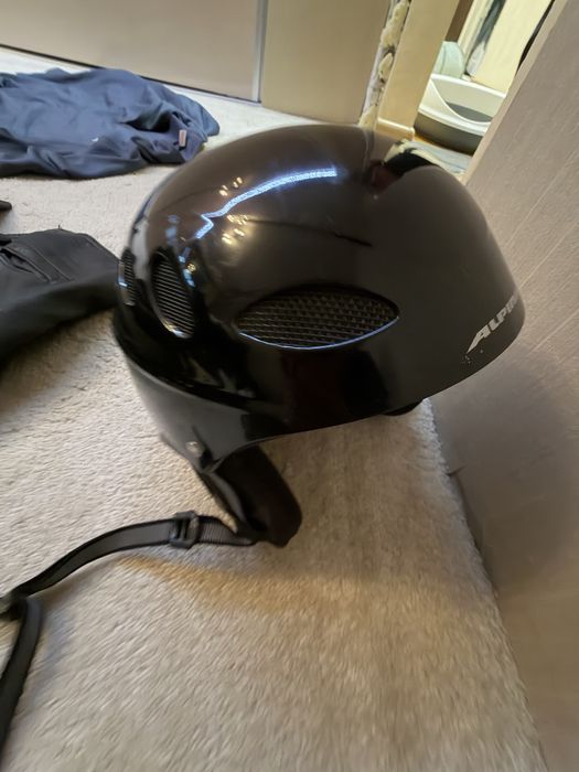 Скиорска каска като нова.