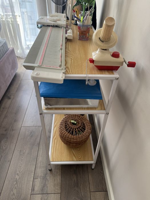 Стол рабочий для всяких мелочей , вещей