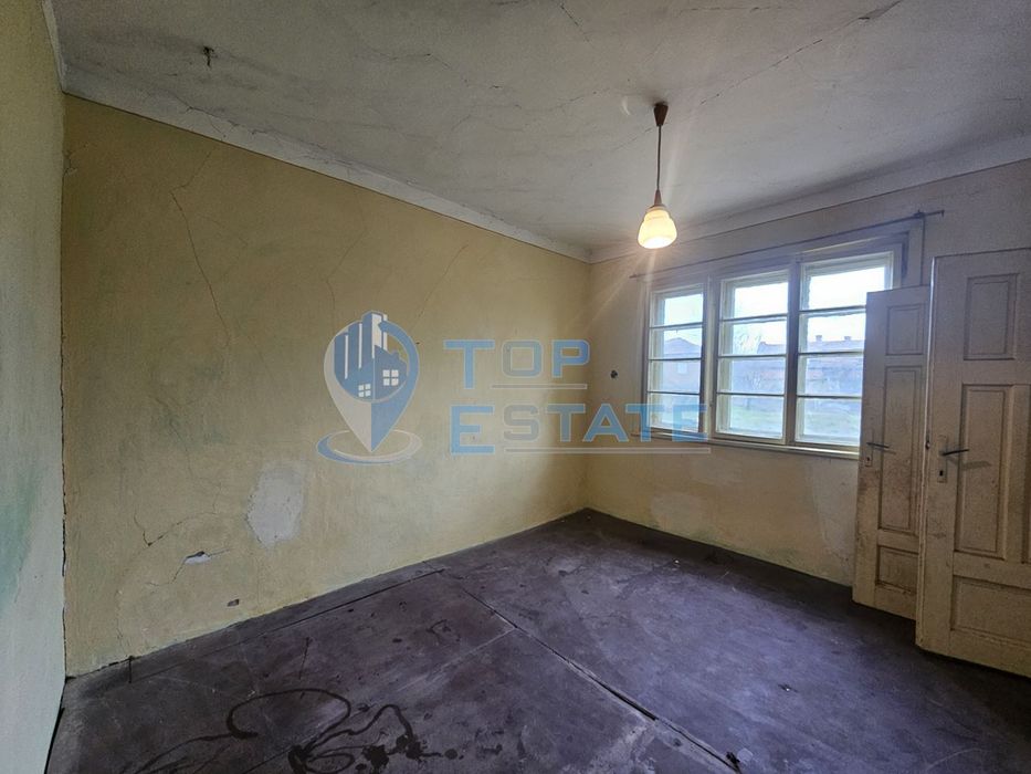 Тухлена къща с гараж и голям двор в село Недан, община Павликени