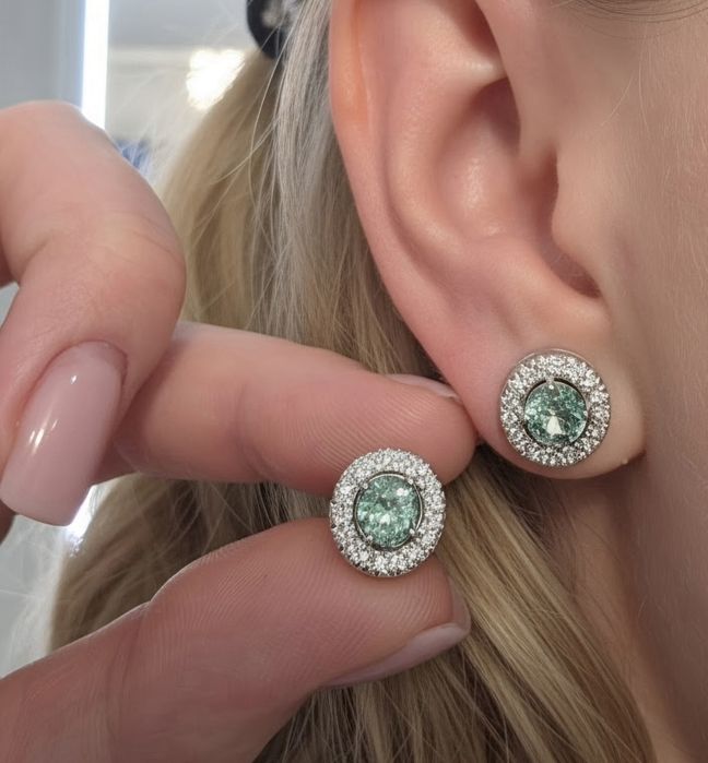 Роскошные серьги с изумрудами и бриллиантами