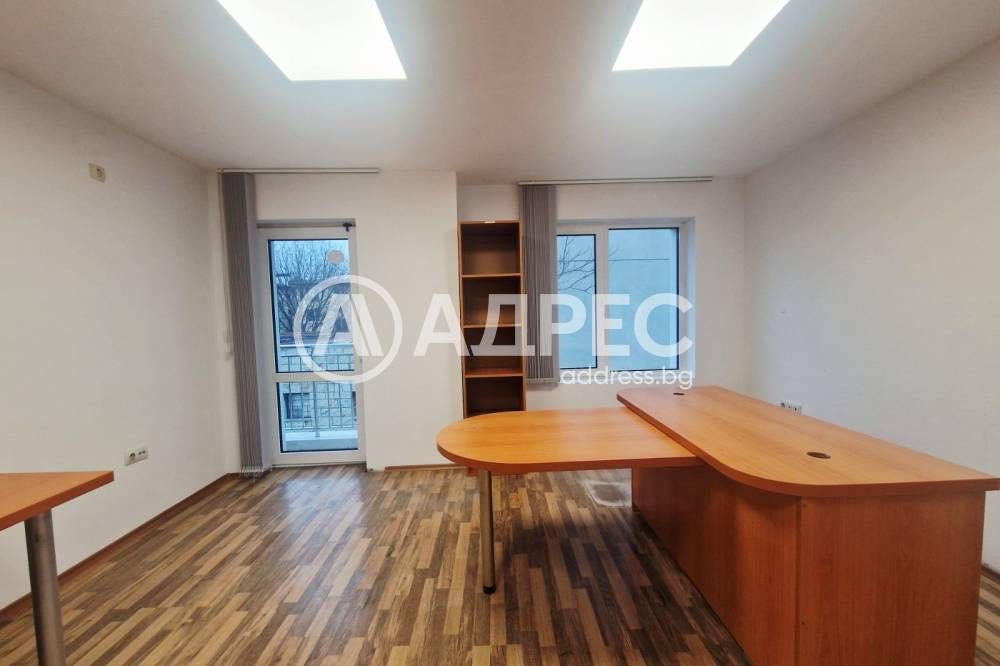 Офис Бюра в отлично състояние.