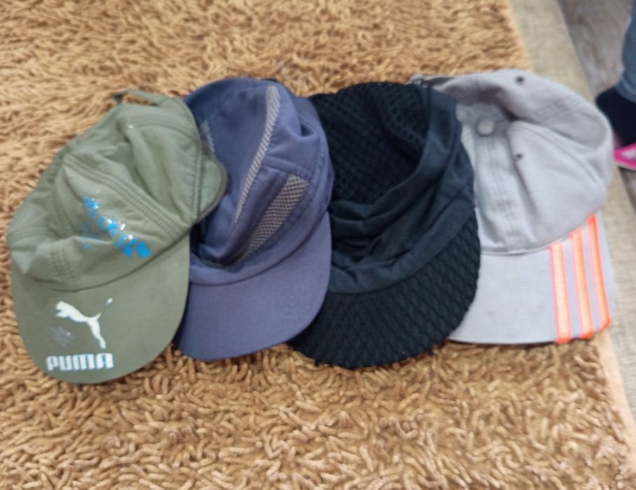 Отдам шапки бейсболки снуды