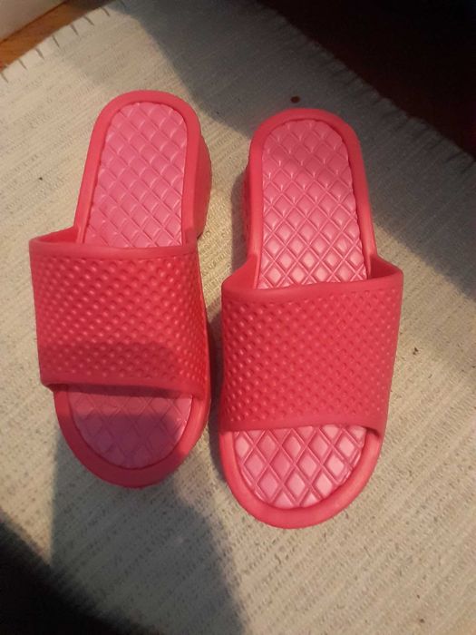Papuci din plastic nr 37