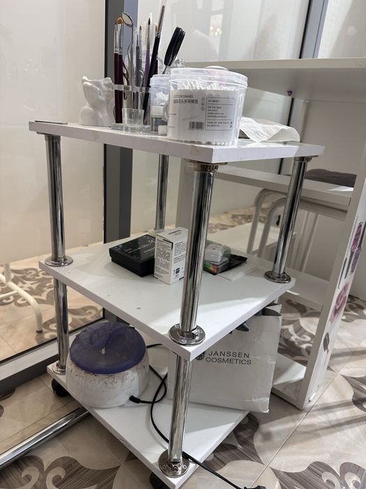 Продам маникюрный стол и помощник