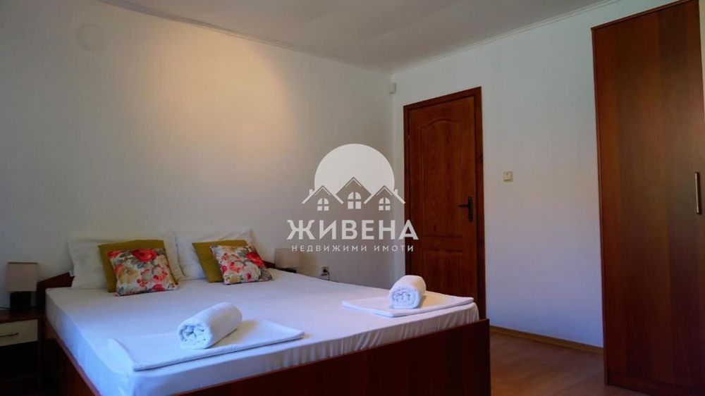 Продава къща с басейн, с.Соколово, обл. Добрич