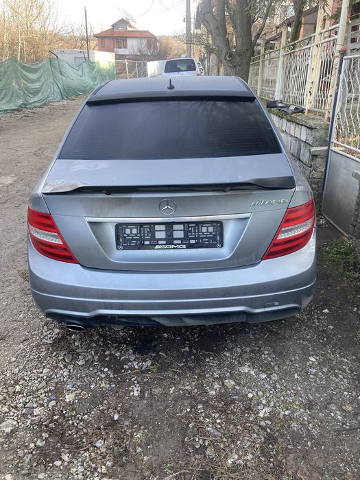 Продавам мерцедес w204 фейслифт 2011г на части
