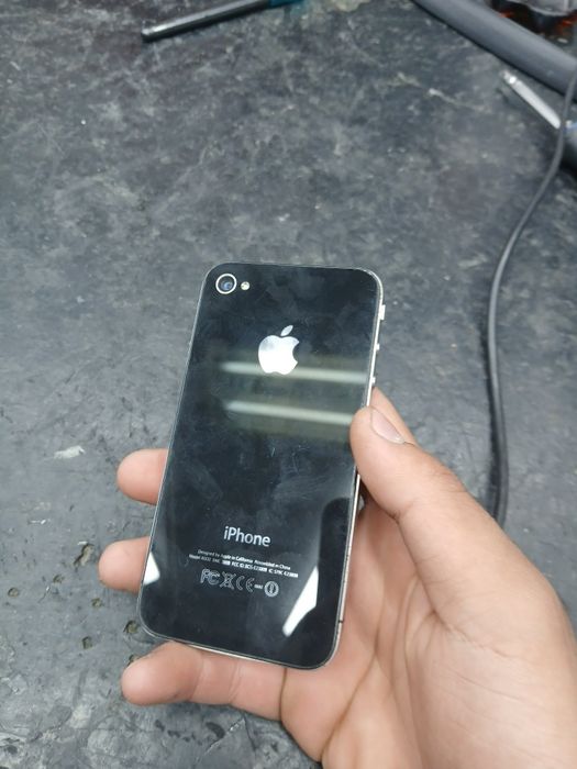 Продам айфон 4s  л