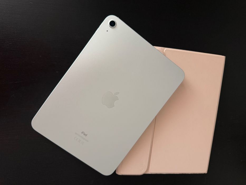 iPad 10 (10.9”) – Ca nou + accesorii