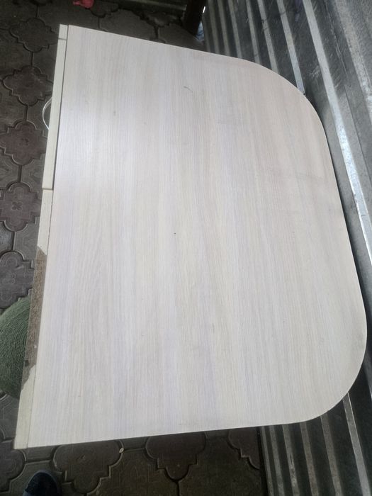 Продам столик маникюрный