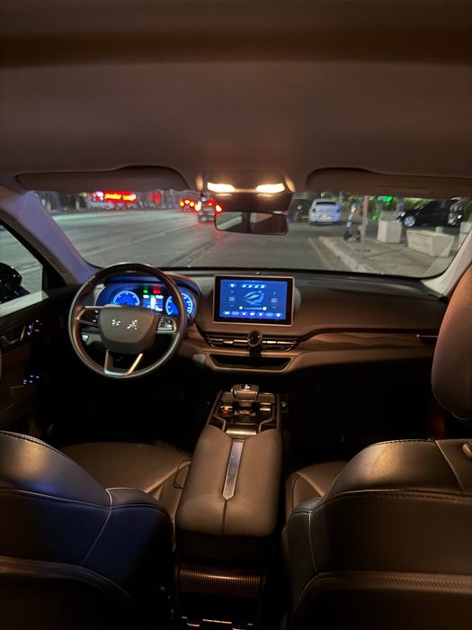 Hongqi E-QM5 2024
