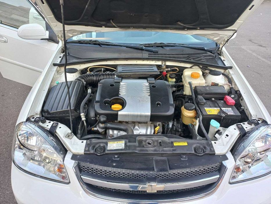 Sotildi Lacetti  2013 Rangi oq mexanika  metan gaz