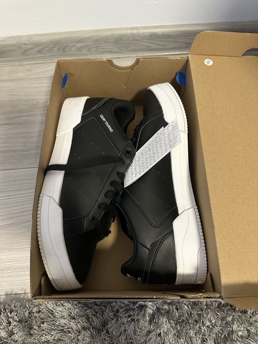 Adidas court Tourino