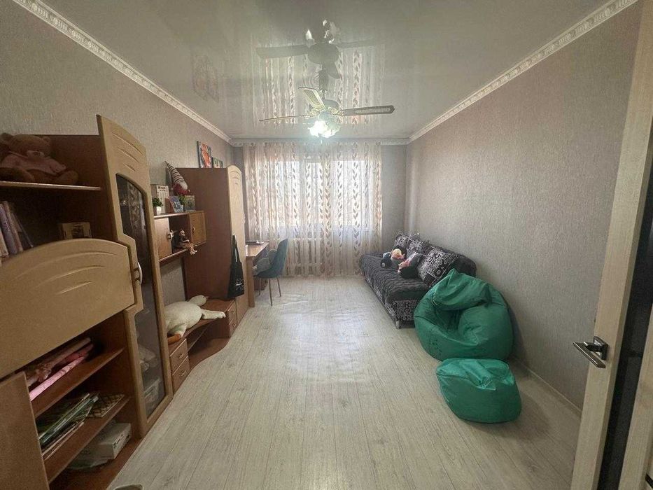 Продается 2 комн кв гор.Строителей,4