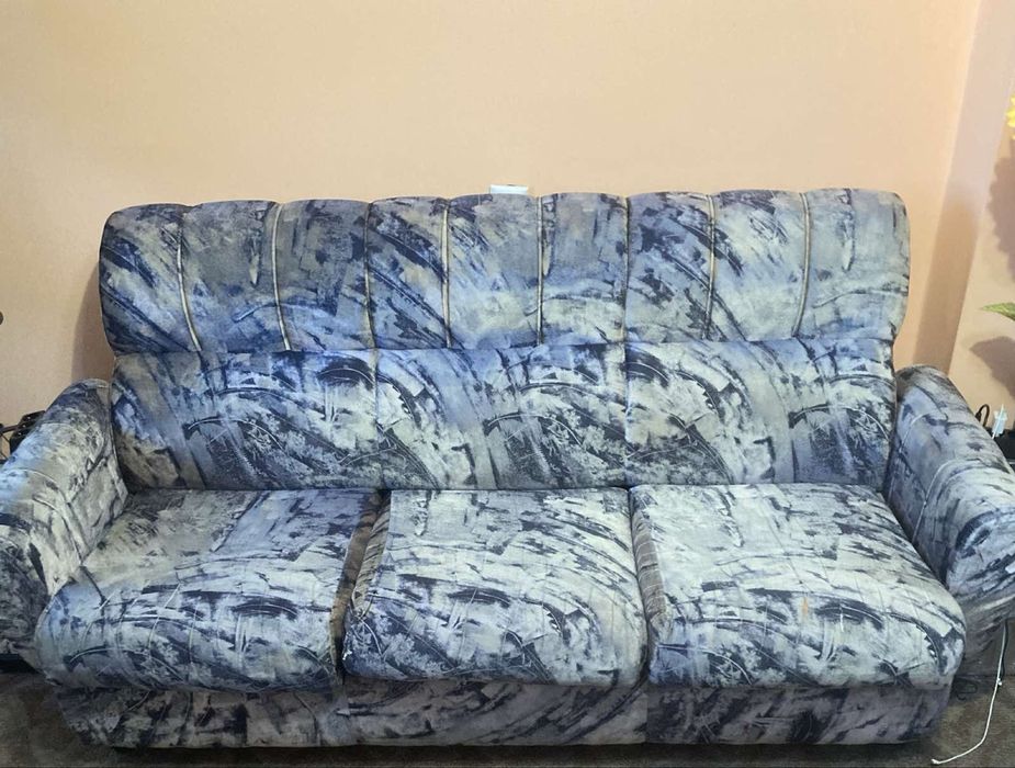 Продавам Холова гарнитура.