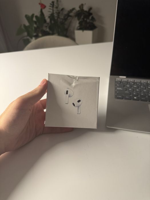 Vand Airpods 3 folosite