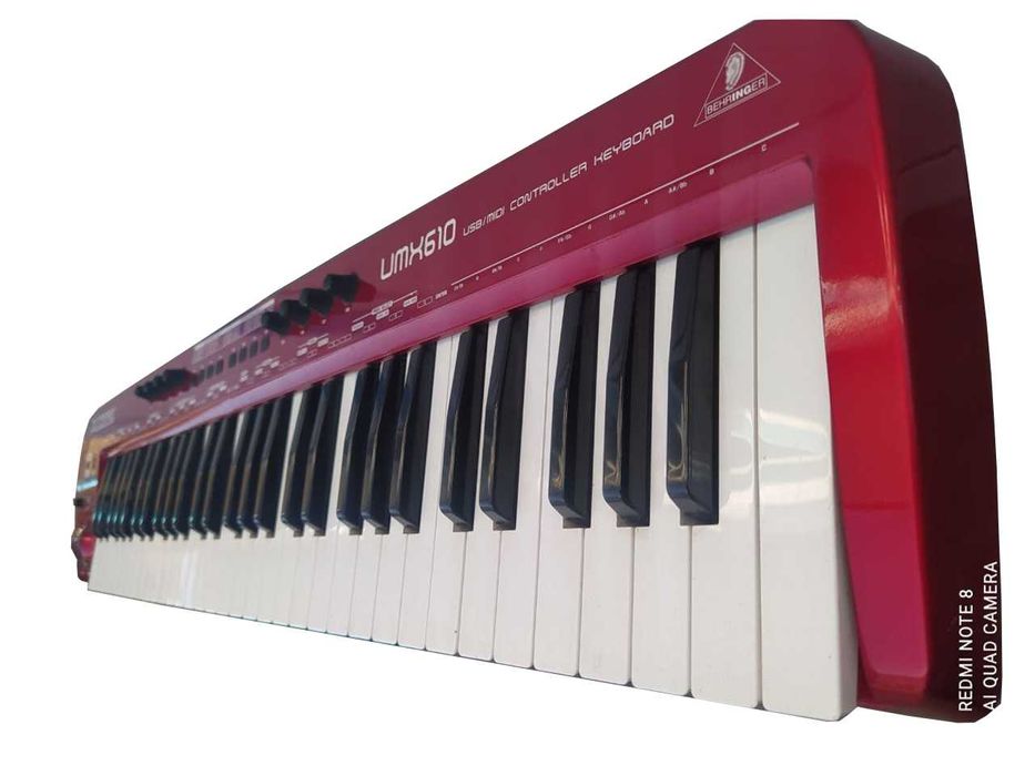 Behringer UMX610 61-klavishli USB/MIDI kontroller (Qizil)