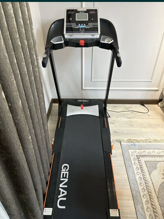 Срочно продам беговую дорожку Genau Evolution M800.
