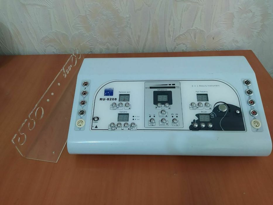 kosmetologiya uchun aparat 8 v 1  kombayn RU-8208