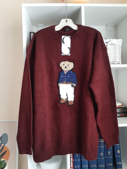 Нов пуловер с мече