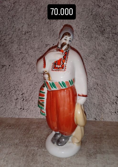 В продаже фарфоровые статуэтки СССР