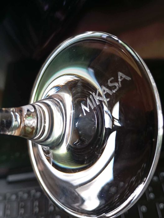 Cos de cristal si Tablou trandafiri portelan cu semnatura rama lemn